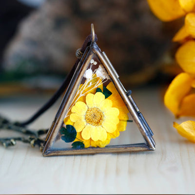 collar triangulo